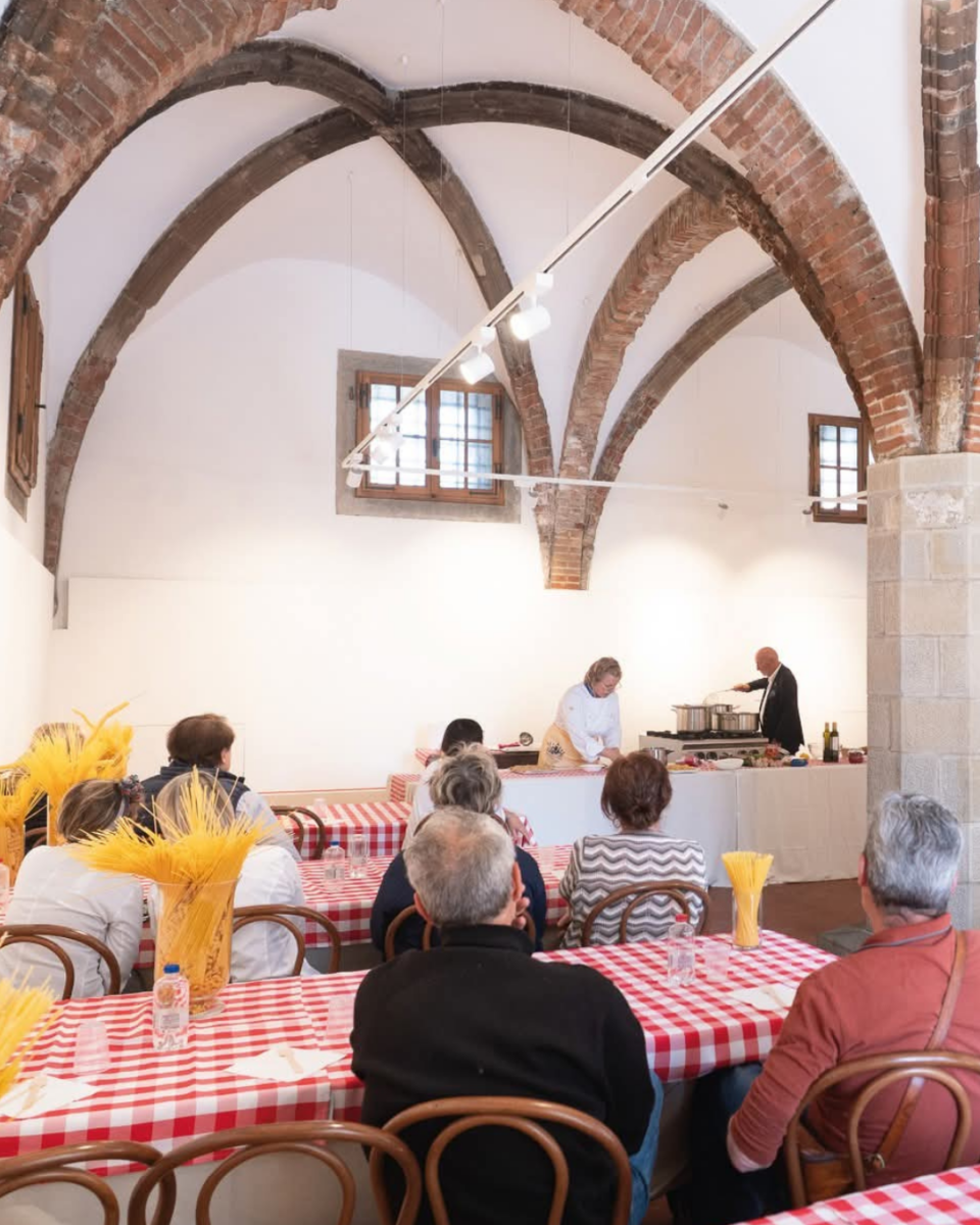 La partecipazione di Susy Fantei è proseguita il giorno successivo con una masterclass dedicata alla cucina tradizionale toscana, durante la quale la chef ha presentato uno dei piatti simbolo della cultura gastronomica locale: i Cappelletti di Camaiore.